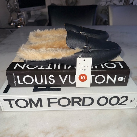 A New Day Target Rebe Black Faux Leather Fur Mule Backless  with a Gold-Finished - Picture 5 of 5
